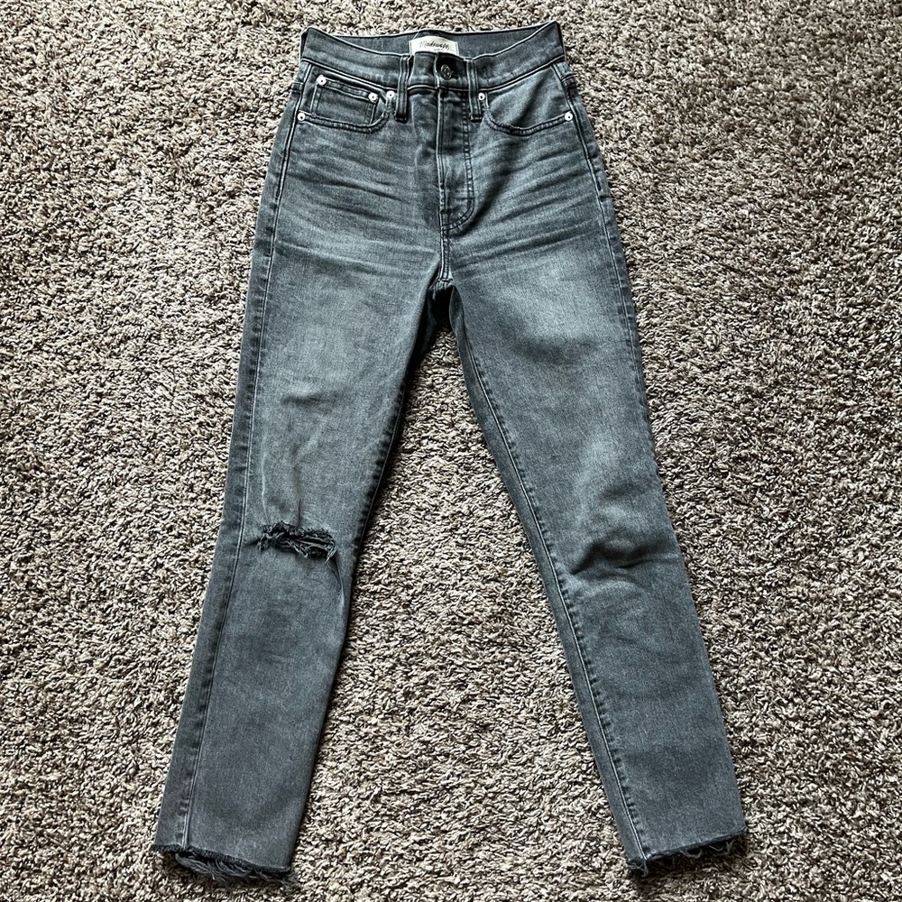 Madewell Perfect Vintage Jean in Connell wash. Raw hem finish.